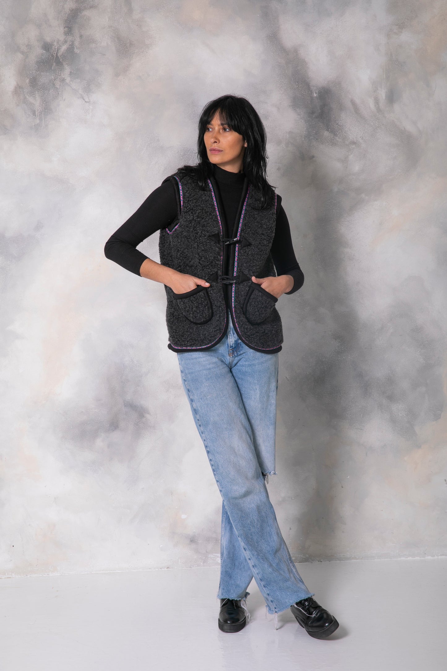 Al Ula Vest- Virgin Wool- Black