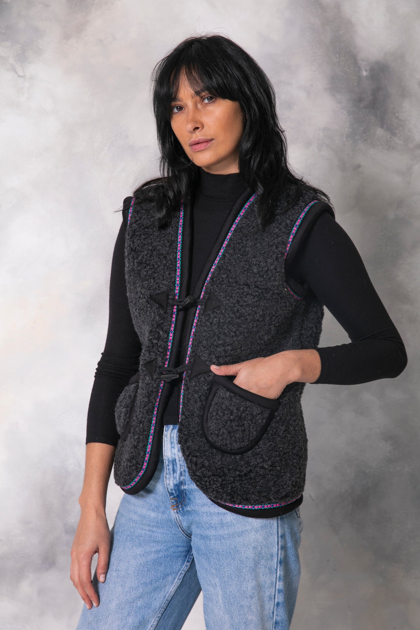 Al Ula Vest- Virgin Wool- Black