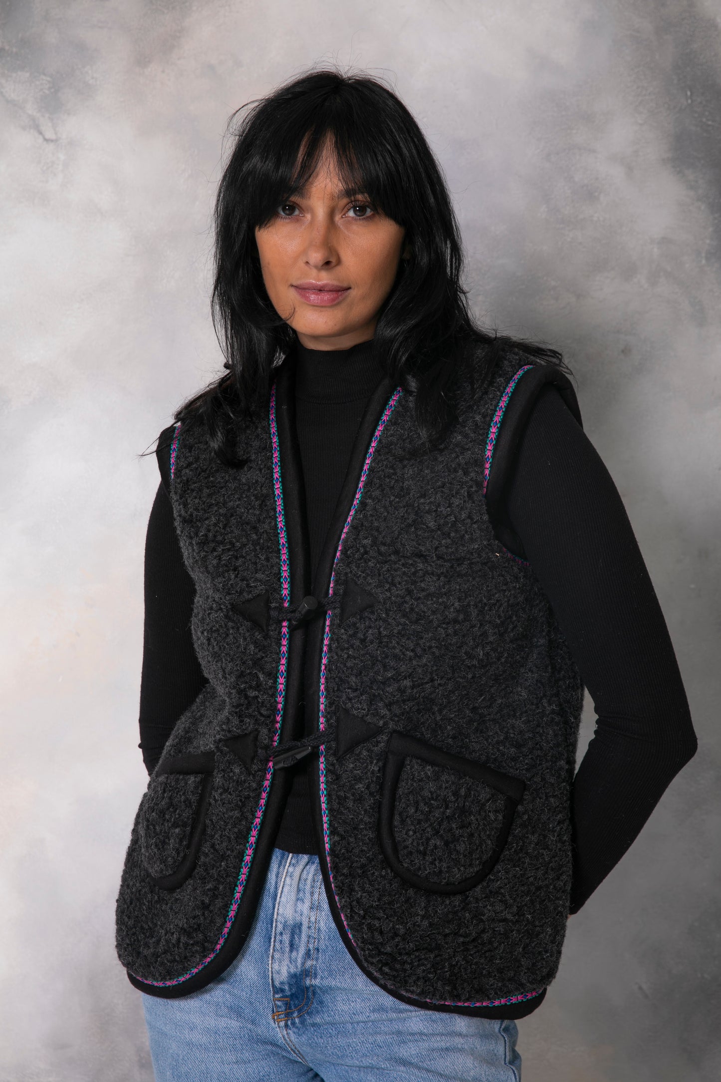 Al Ula Vest- Virgin Wool- Black