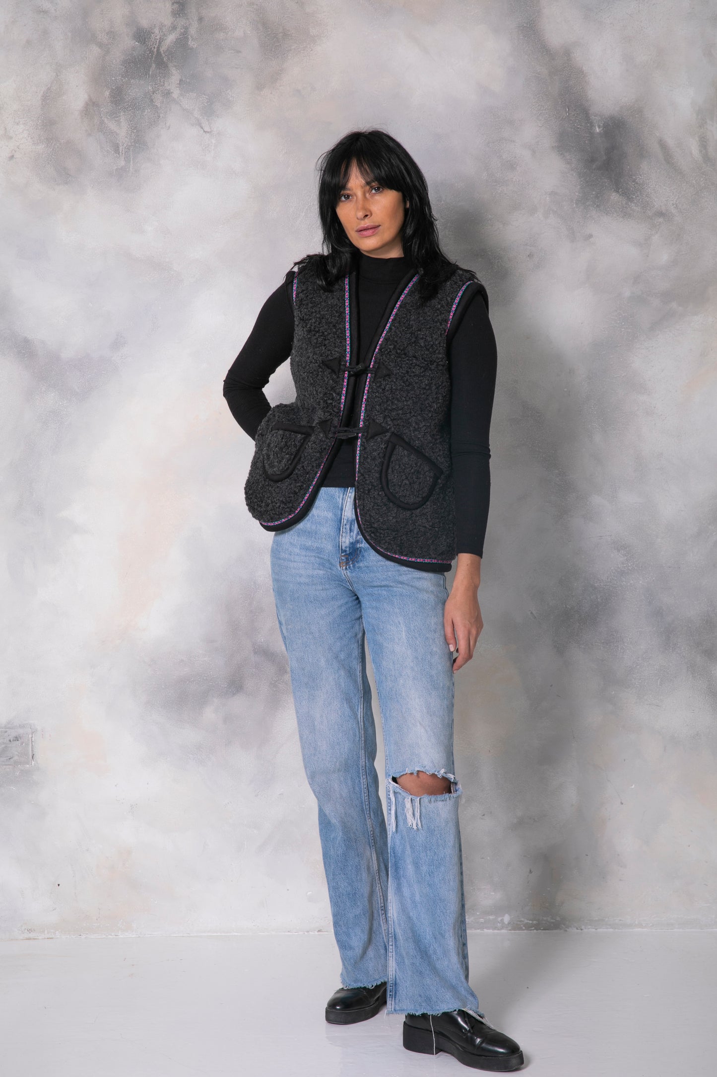 Al Ula Vest- Virgin Wool- Black