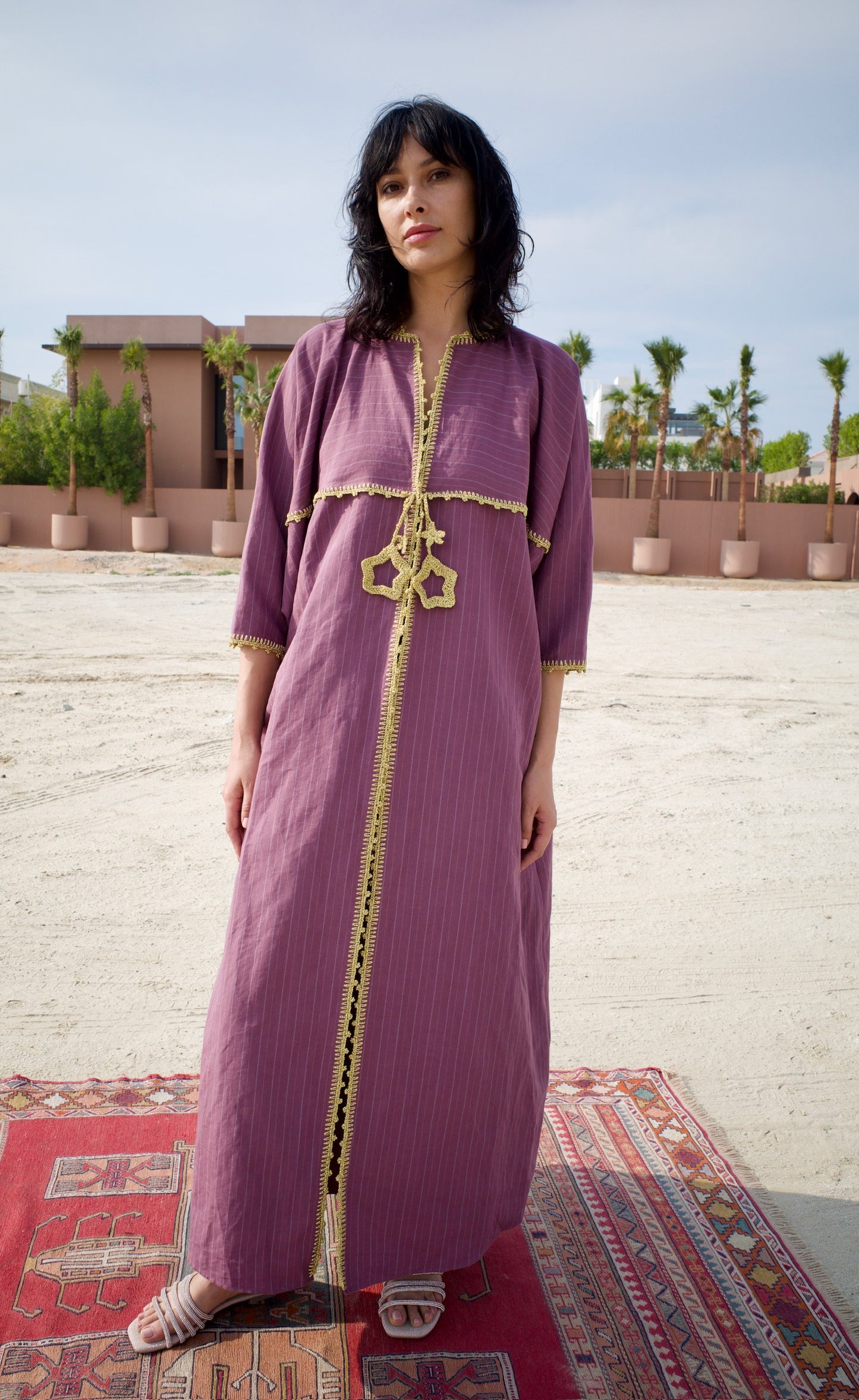 Linen abaya set with handmade crochet - Maroon / stripes