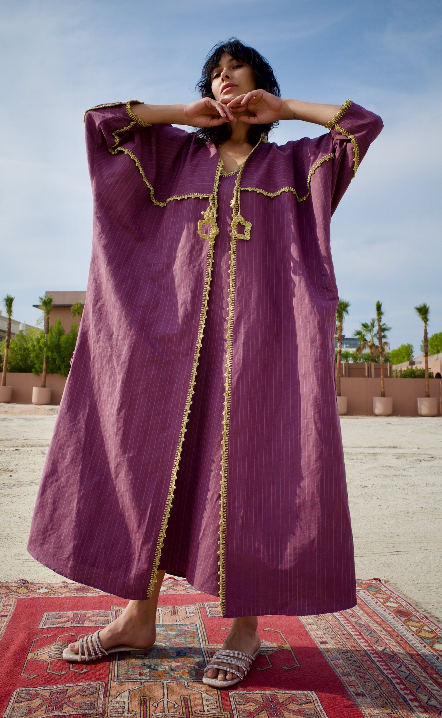 Linen abaya set with handmade crochet - Maroon / stripes