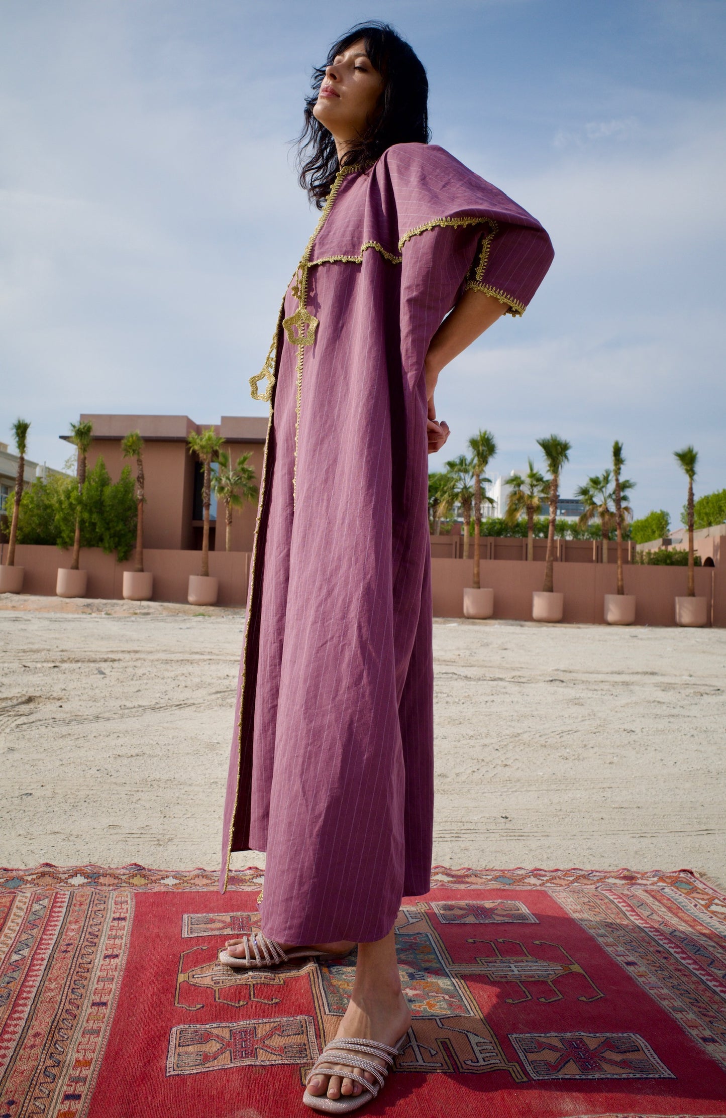 Linen abaya set with handmade crochet - Maroon / stripes