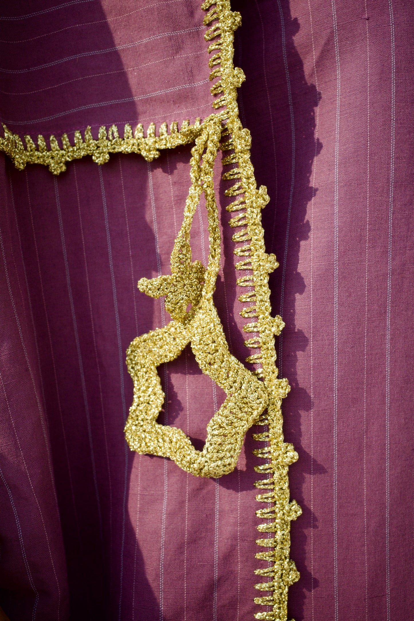 Linen abaya set with handmade crochet - Maroon / stripes