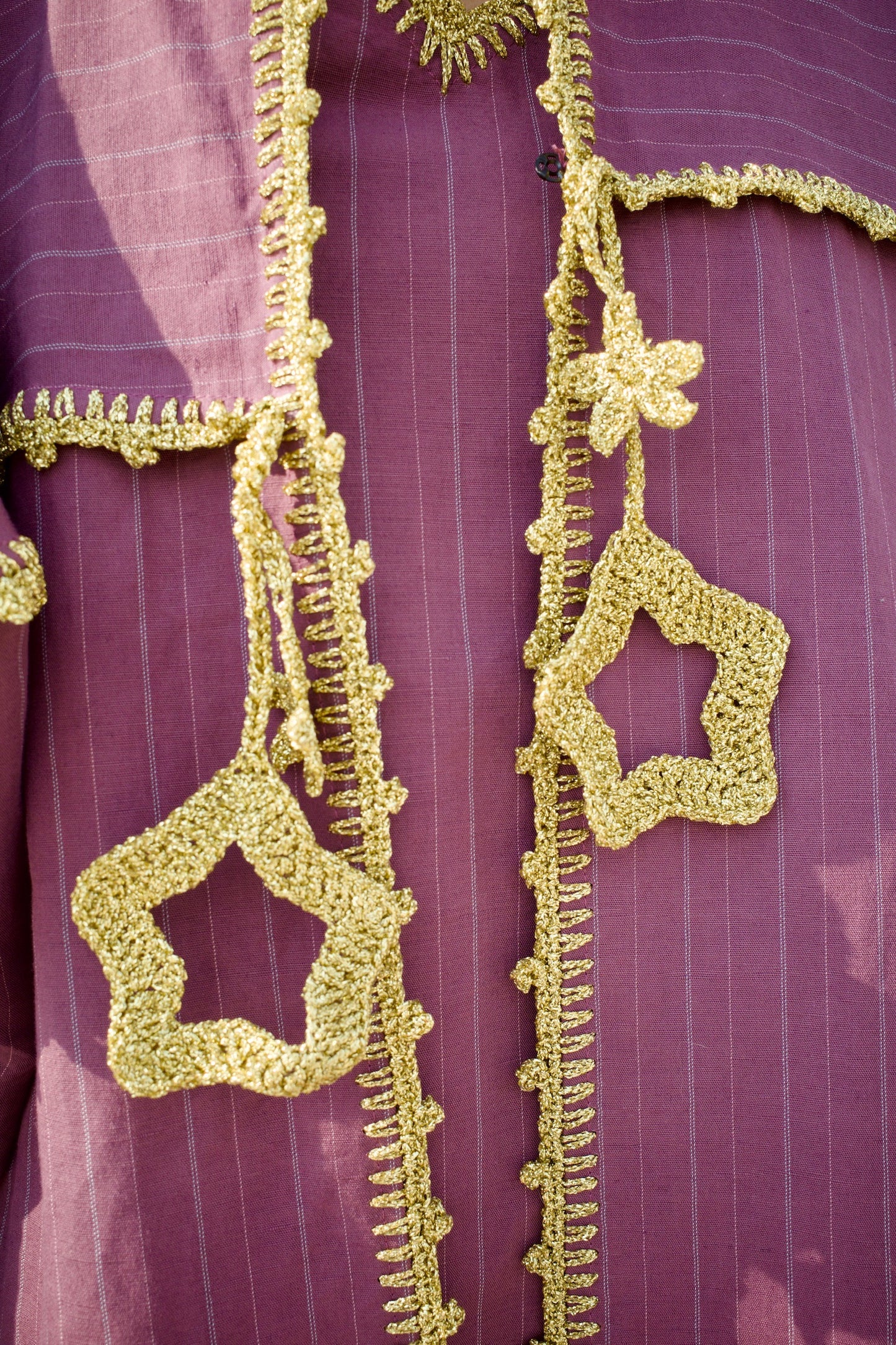 Linen abaya set with handmade crochet - Maroon / stripes