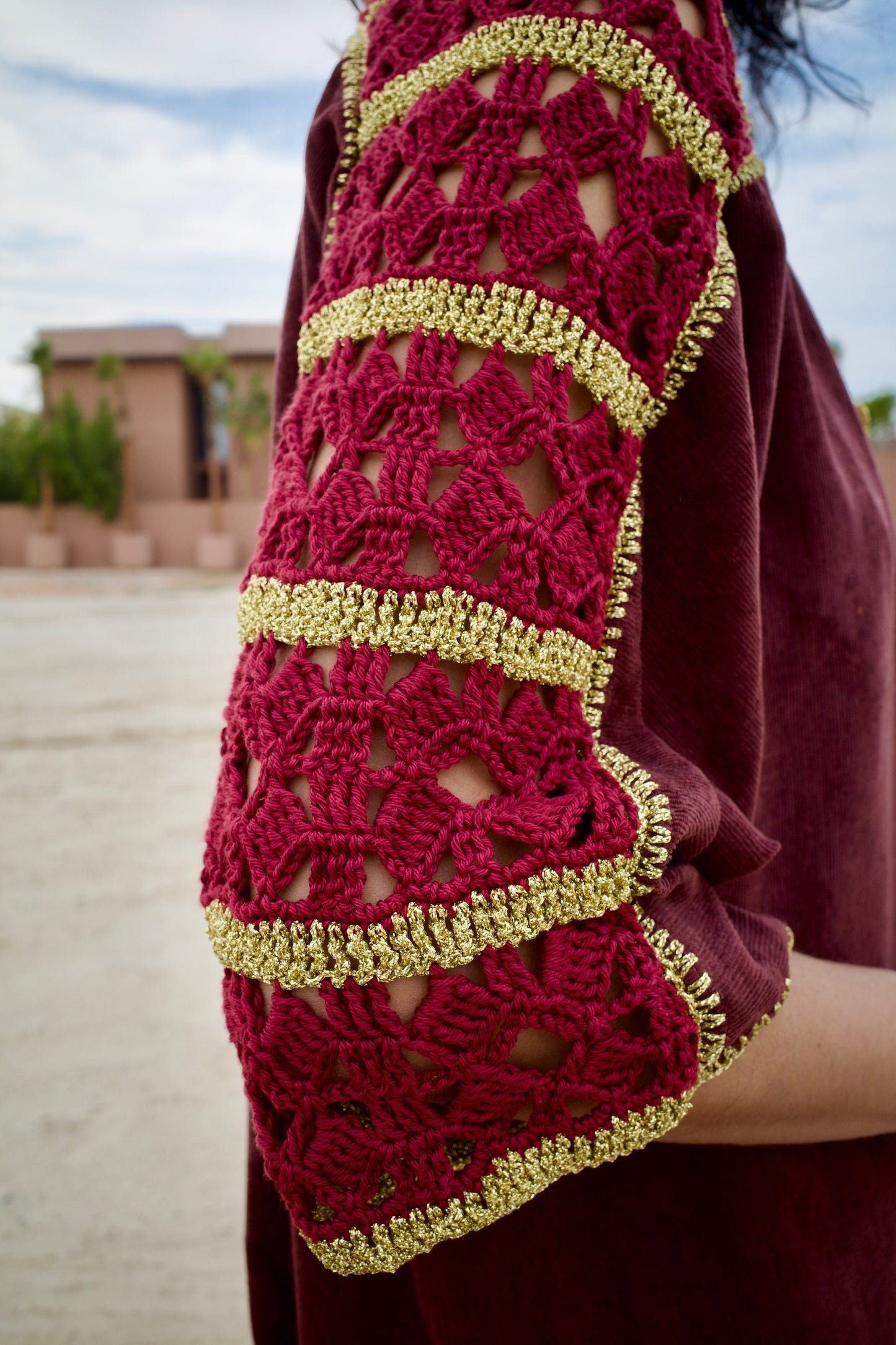 Corduroy abaya set with handmade crochet - Maroon/Pink